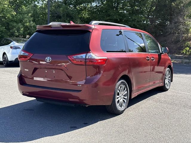 Used 2020 Toyota Sienna XLE FWD image 2