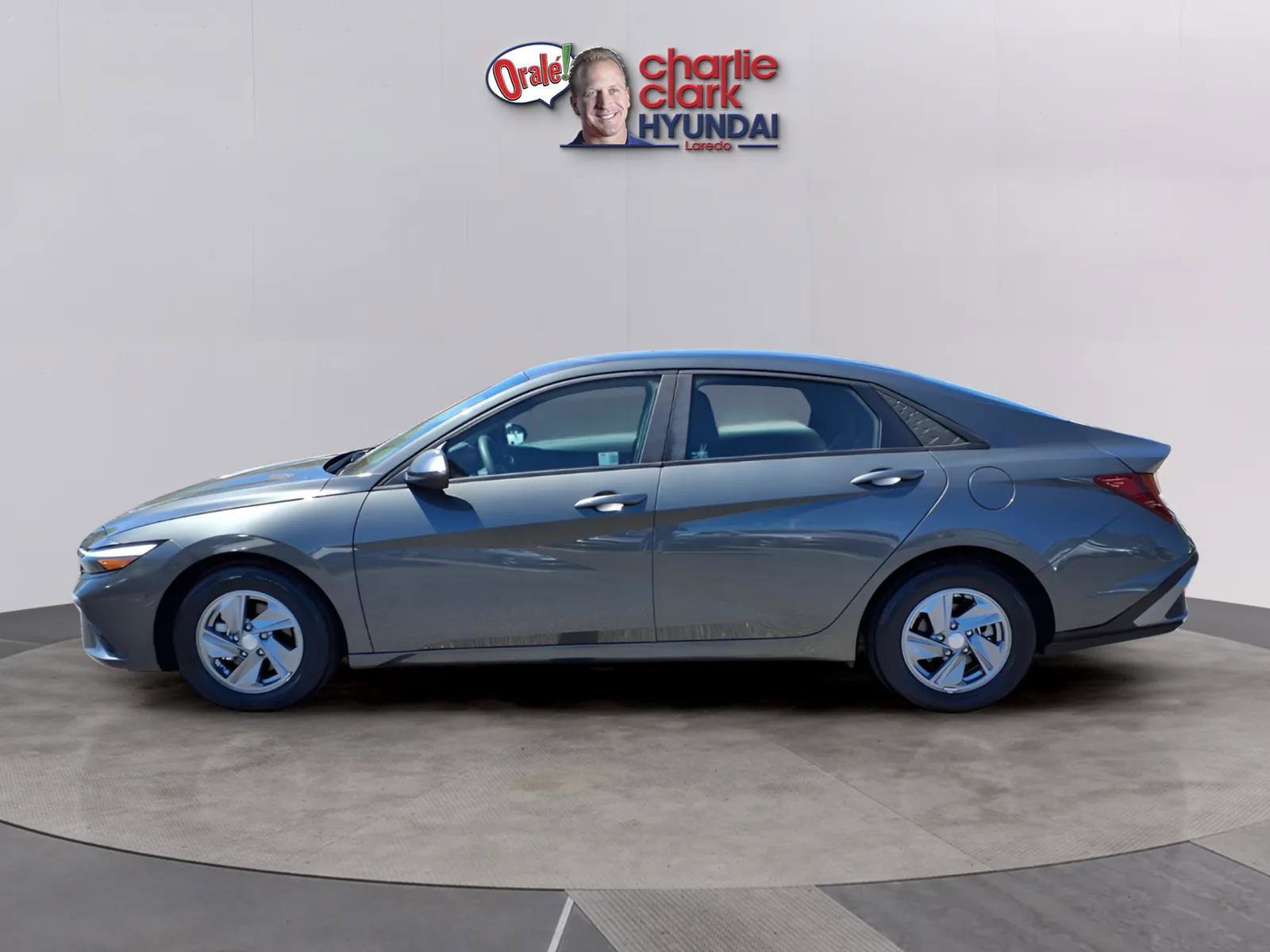 Certified 2024 Hyundai Elantra SE image 2