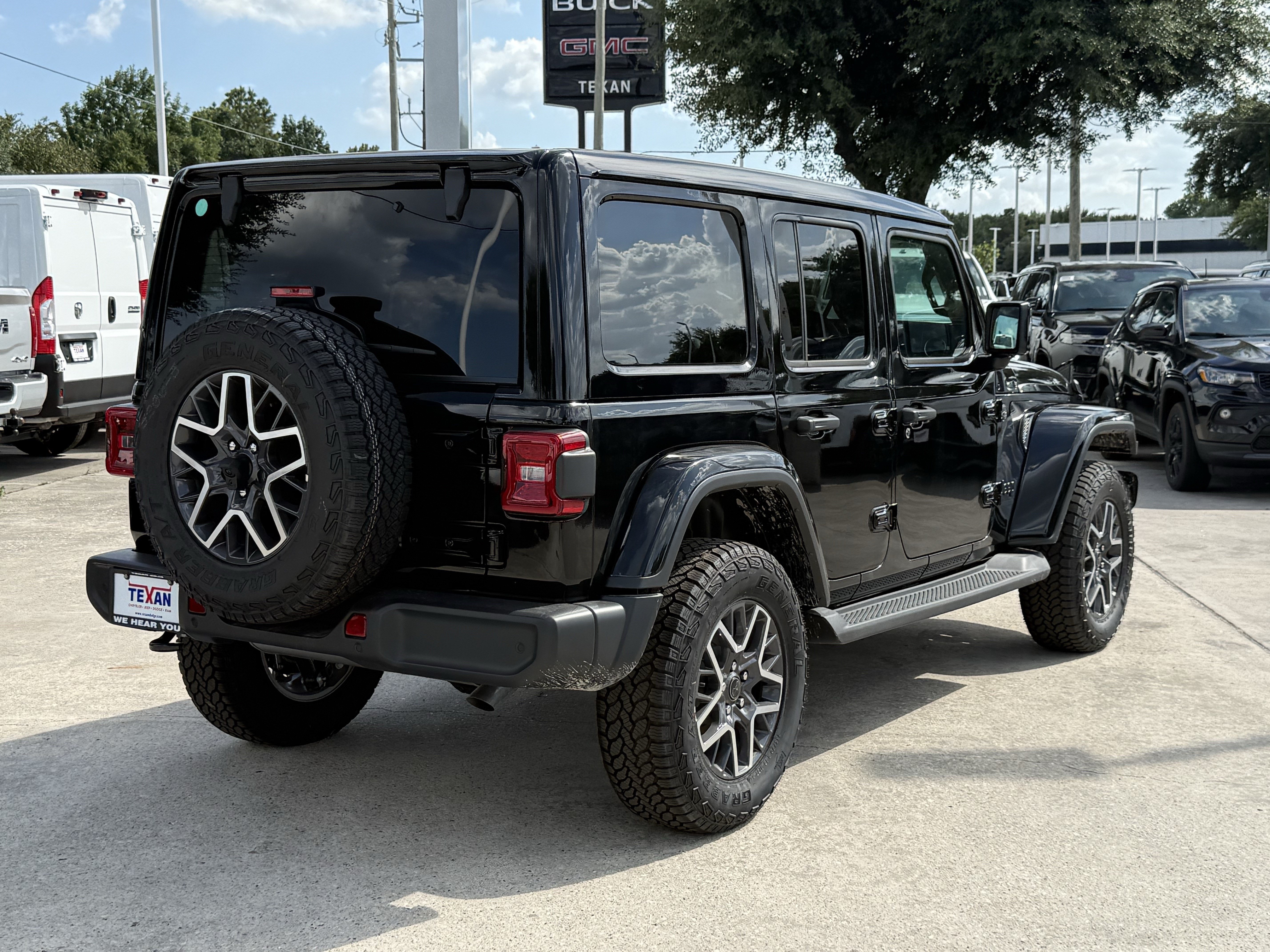 New 2026 Jeep Wrangler Unlimited Sahara AWD/4WD image 5
