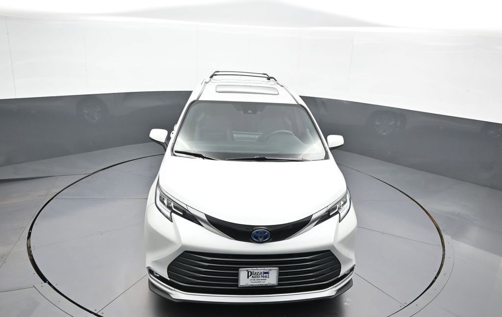 Certified 2025 Toyota Sienna Limited image 37