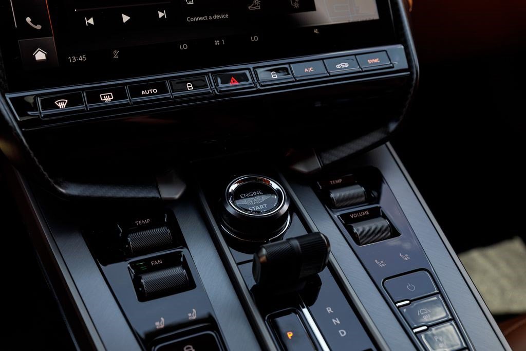 Used 2025 Aston Martin Vanquish RWD image 28