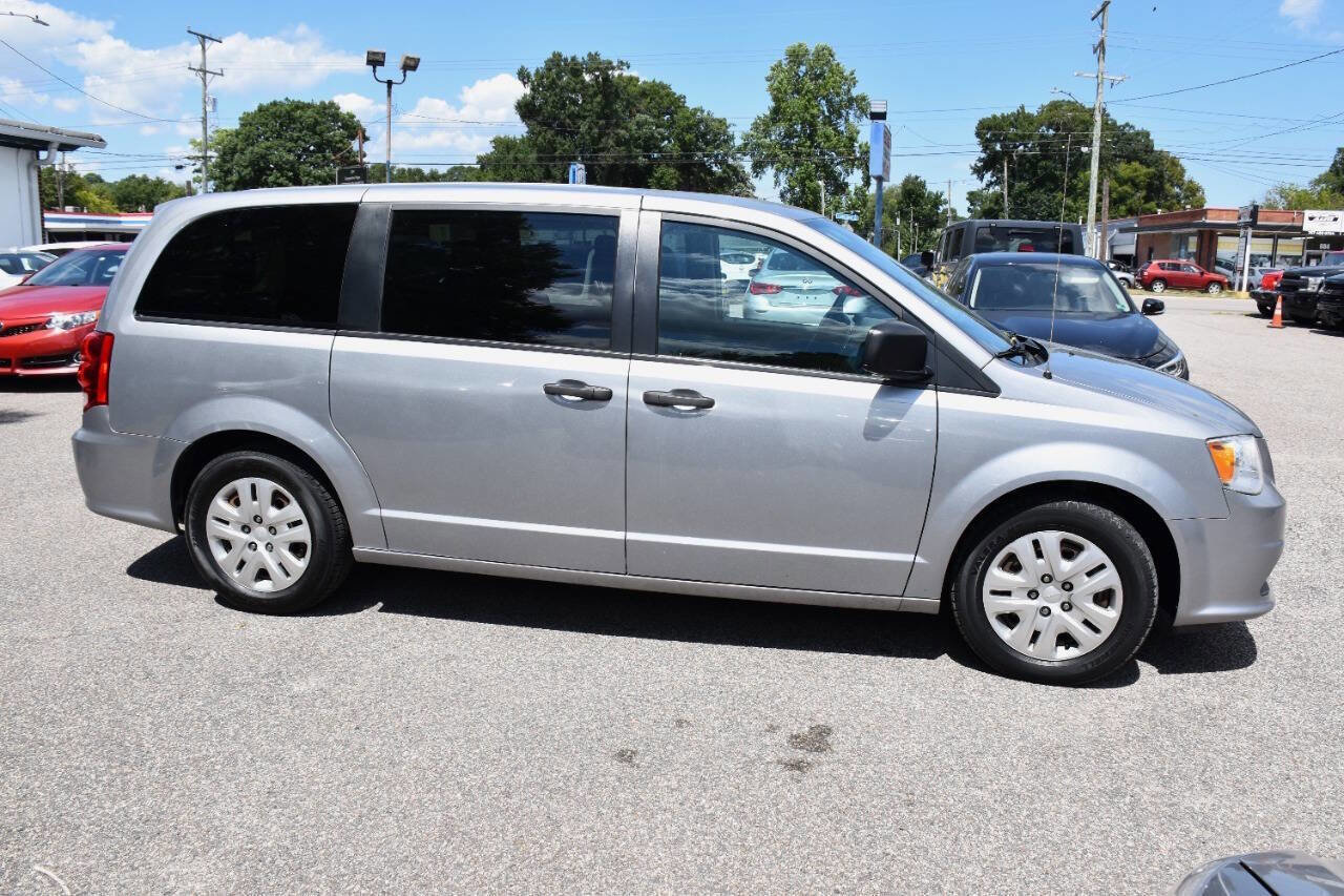 Used 2019 Dodge Grand Caravan SE image 6
