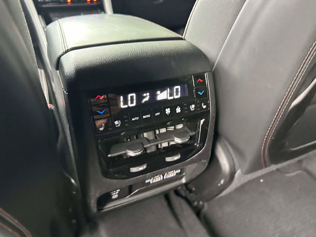 Used 2023 Jeep Grand Cherokee L Summit AWD/4WD image 11