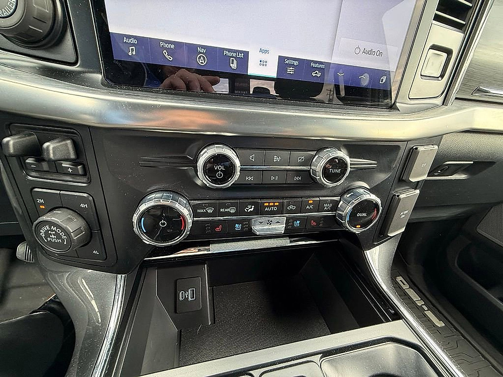 Used 2023 Ford F150 Lariat image 29