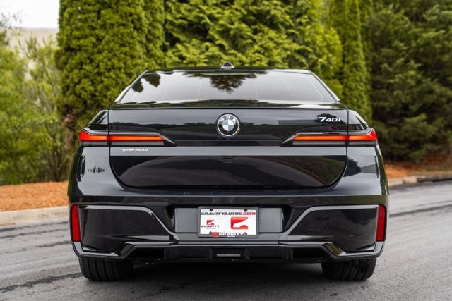 Used 2023 BMW 740i w/ Luxury Rear Seating Package RWD image 18