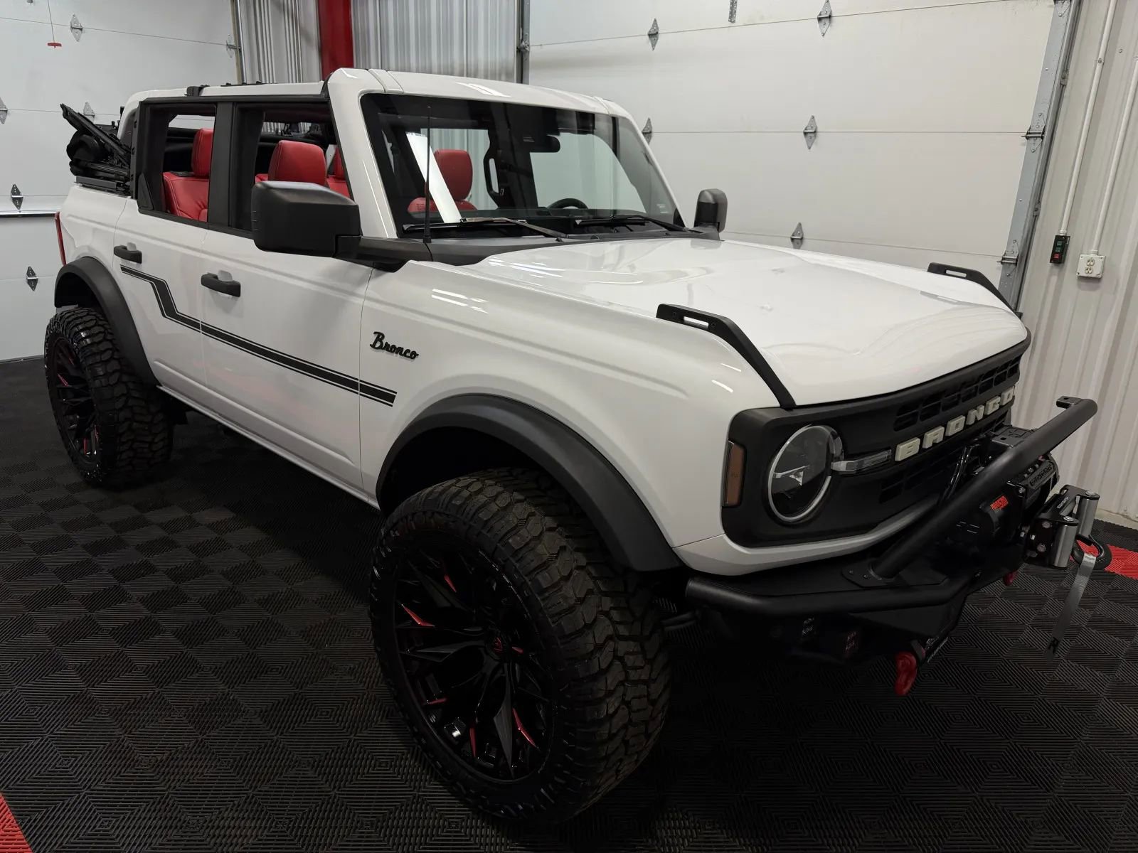 Used 2023 Ford Bronco 4-Door AWD/4WD image 4