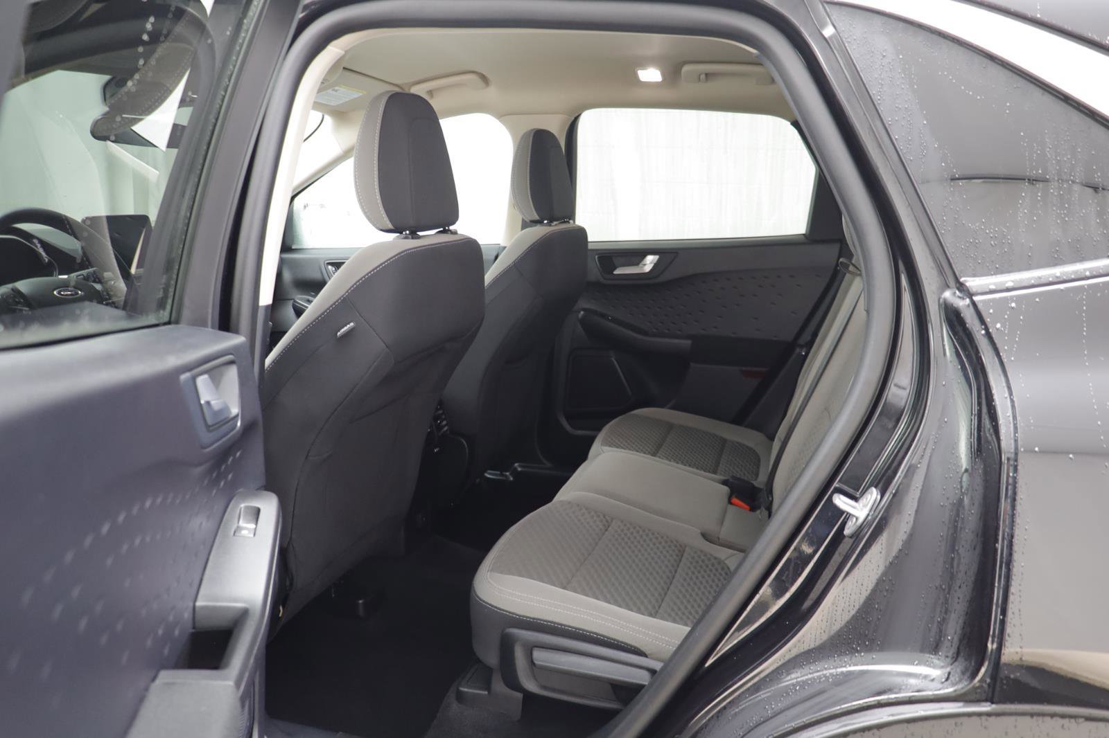 Used 2020 Ford Escape SE image 12