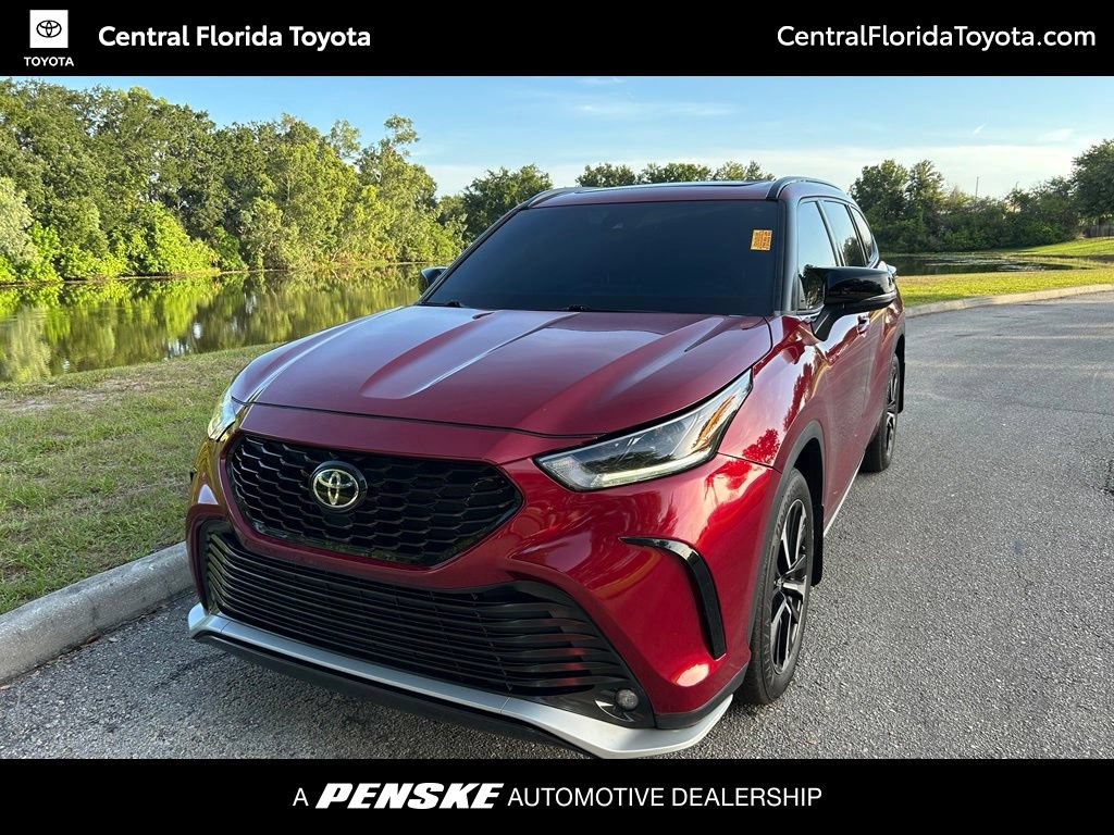 Used 2022 Toyota Highlander XSE FWD image 1