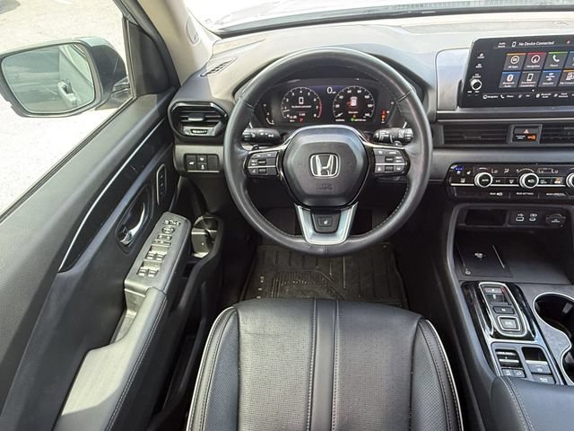 Used 2025 Honda Pilot Elite image 16