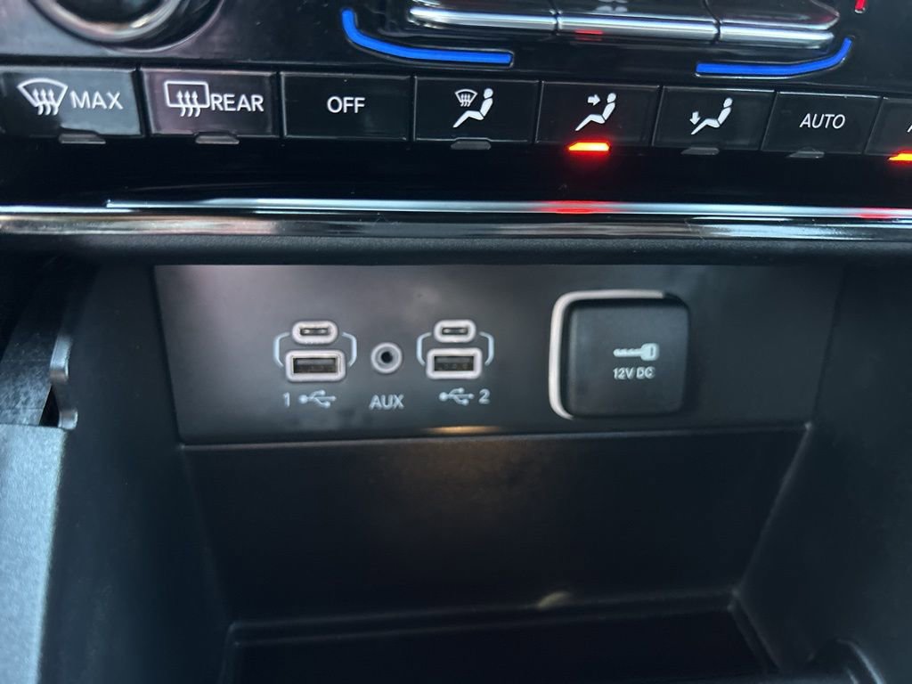 Used 2025 Jeep Grand Cherokee L Limited w/ Black Appearance Package image 24