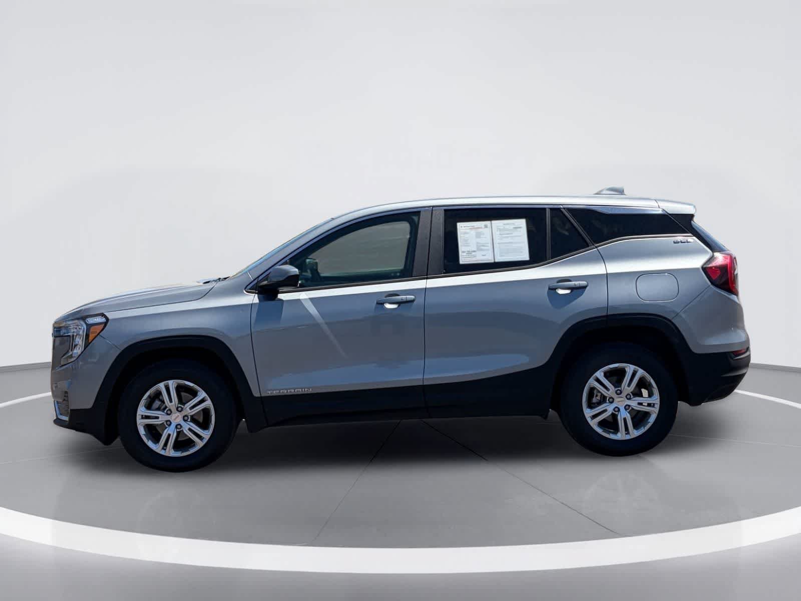 Used 2024 GMC Terrain SLE AWD/4WD image 3