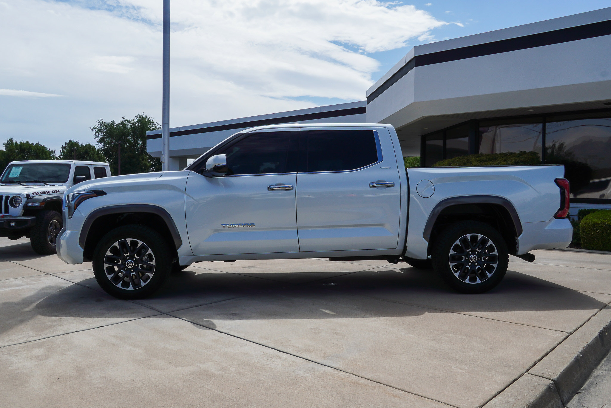 Used 2023 Toyota Tundra Limited AWD/4WD image 5