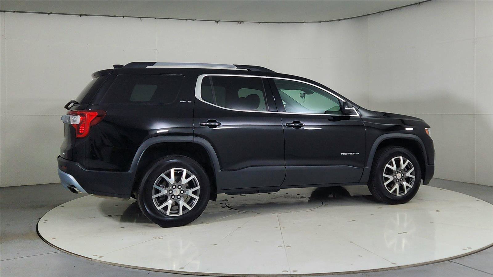 Used 2023 GMC Acadia SLE w/ Driver Convenience Package image 7