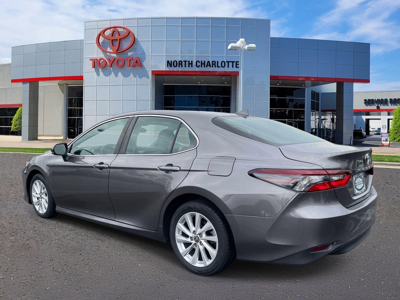 Used 2024 Toyota Camry LE FWD image 4
