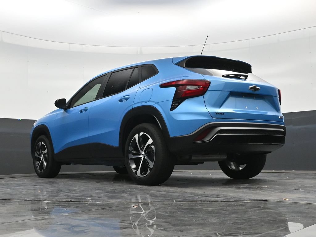 Used 2025 Chevrolet Trax RS FWD image 21