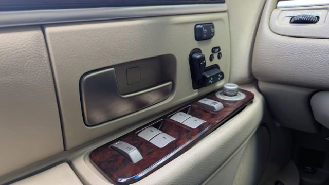 Used 2011 Lincoln Town Car Signature Limited image 28