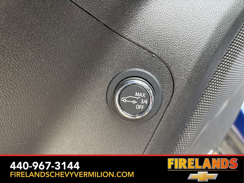 Used 2023 GMC Acadia SLT w/ Technology Package image 16