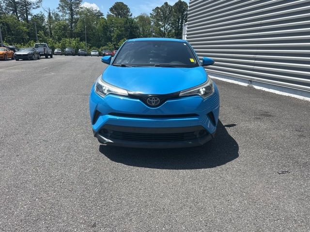 Used 2019 Toyota C-HR XLE FWD image 2