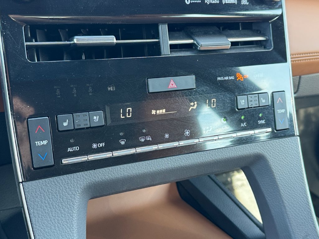 Certified 2019 Toyota Avalon Limited w/ All Weather Liner Package FWD image 23