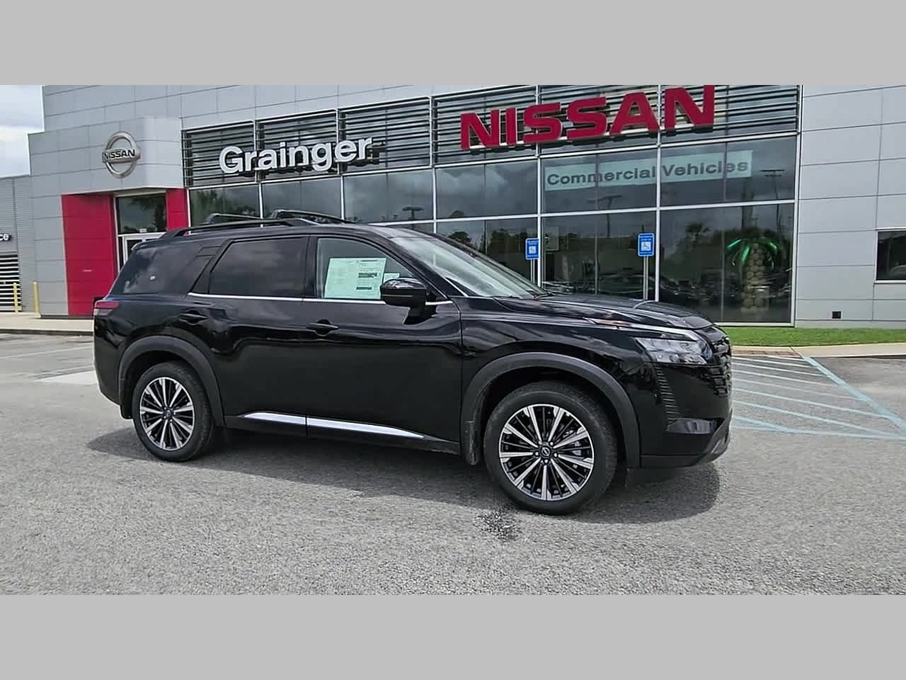 New 2026 Nissan Pathfinder Platinum FWD image 36
