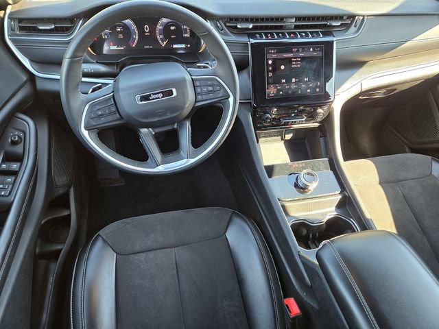 Used 2024 Jeep Grand Cherokee Altitude AWD/4WD image 11