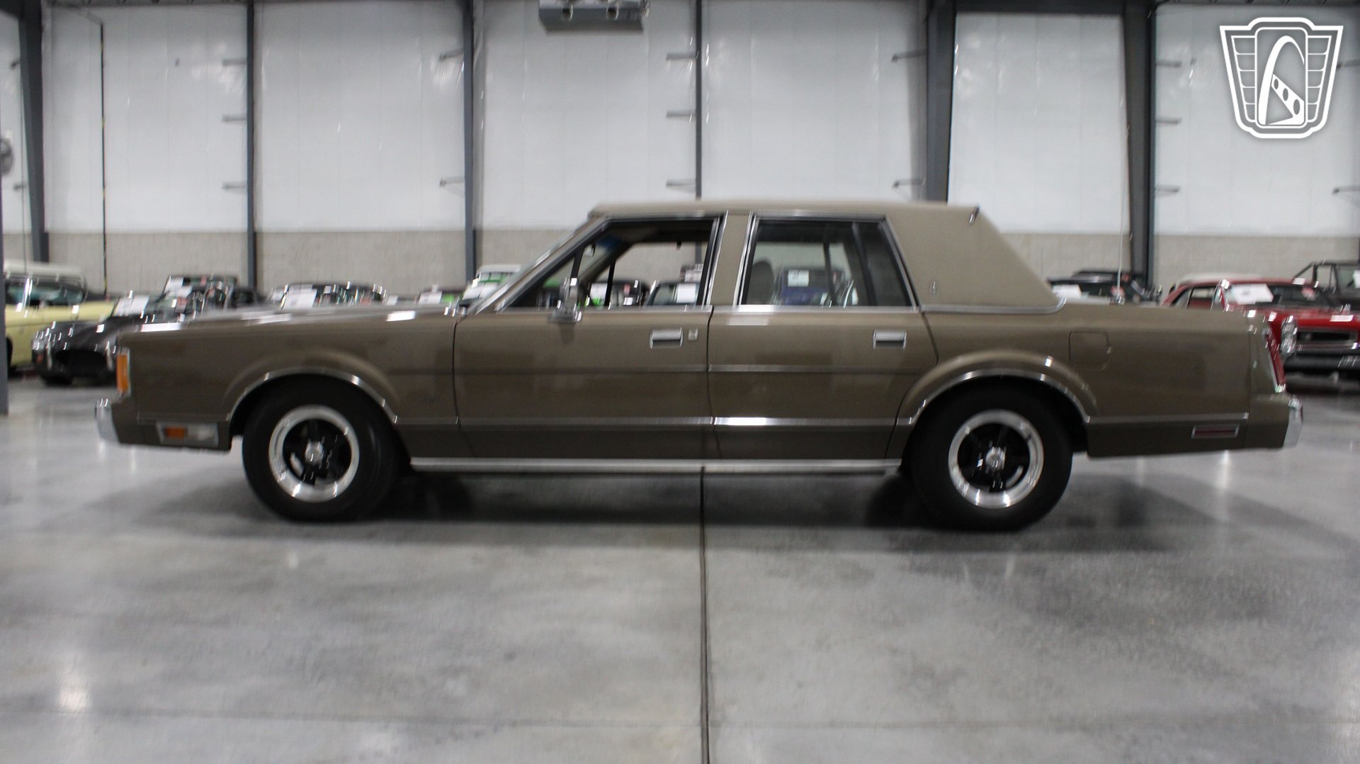 Used 1989 Lincoln Town Car RWD image 21