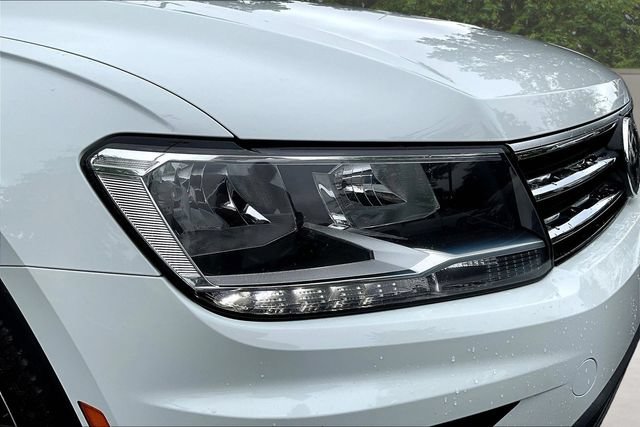 Used 2019 Volkswagen Tiguan SEL AWD/4WD image 32