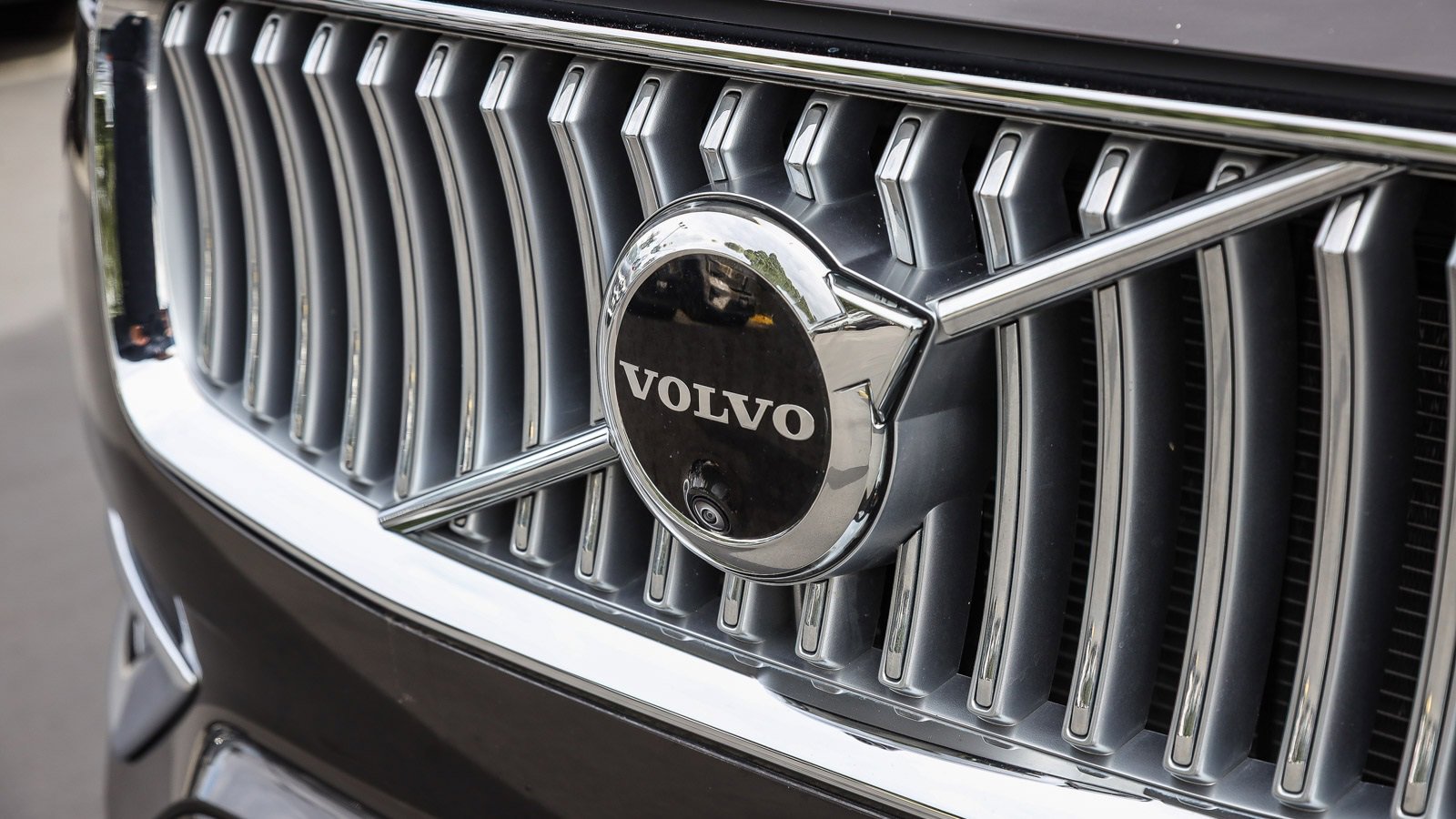 Used 2024 Volvo XC90 B6 Plus image 3