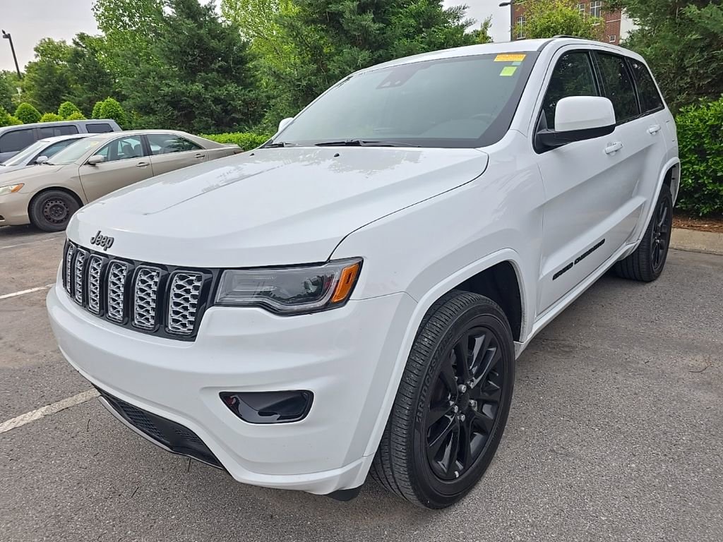 Used 2022 Jeep Grand Cherokee Laredo X AWD/4WD image 4