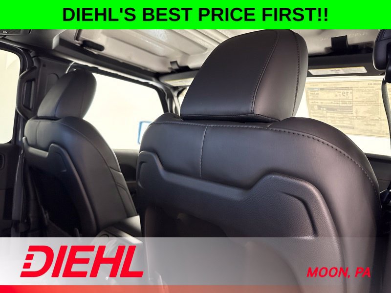 New 2026 Jeep Gladiator Rubicon w/ Steel Power Dome Hood Package AWD/4WD image 12