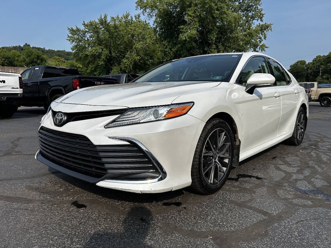 Used 2021 Toyota Camry XLE AWD/4WD image 4