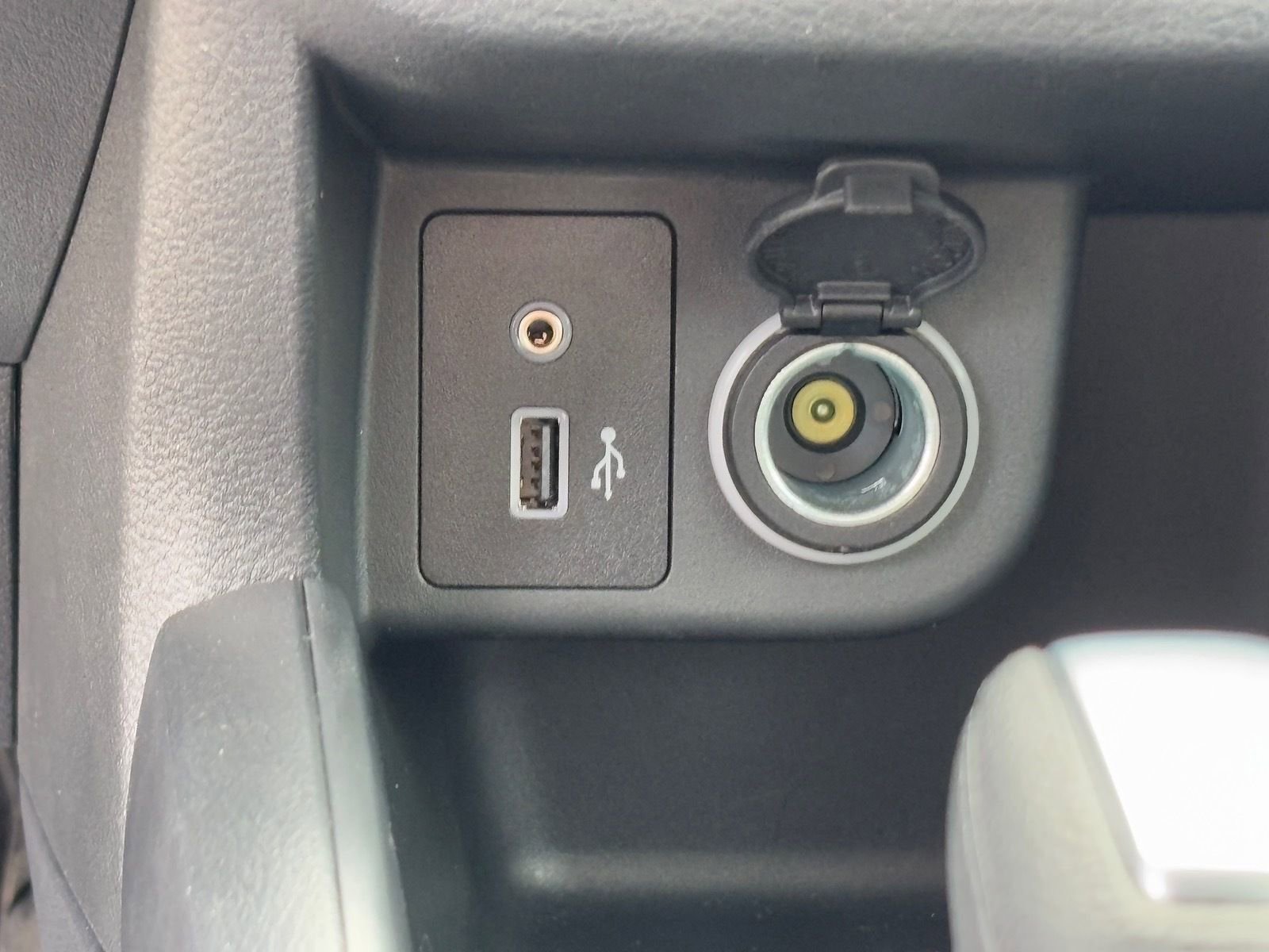 Certified 2025 Nissan Kicks Play S image 25