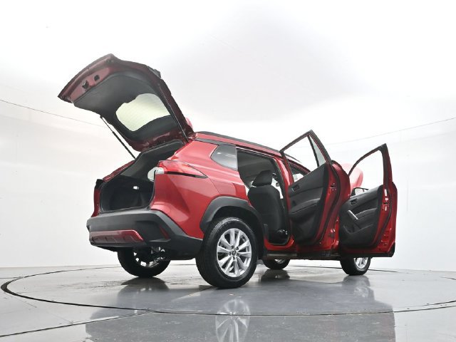 Used 2023 Toyota Corolla Cross LE FWD image 59