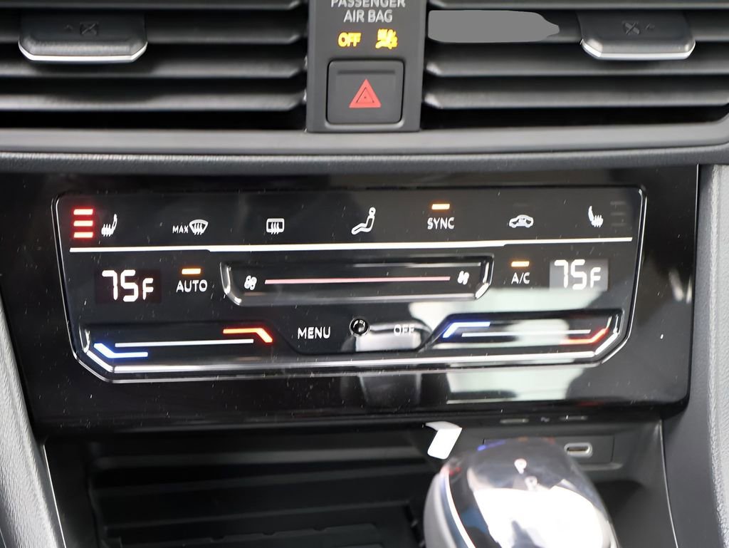 Used 2025 Volkswagen Jetta SE image 25