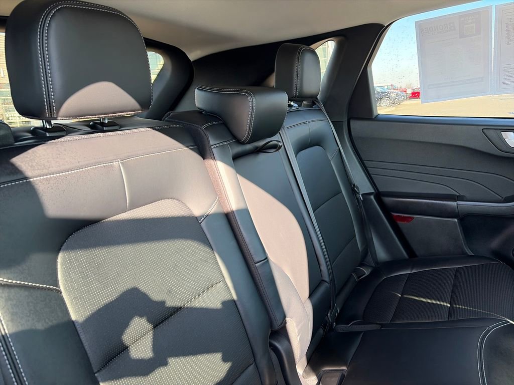 Used 2025 Ford Escape Platinum image 34