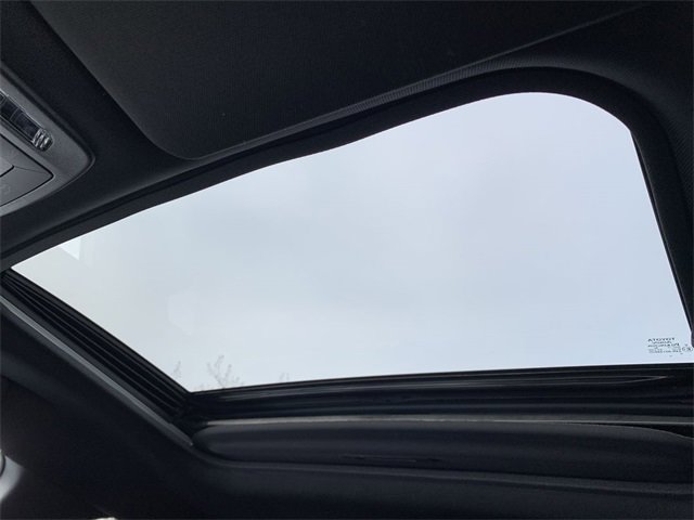 Used 2025 Toyota Sienna XSE image 30