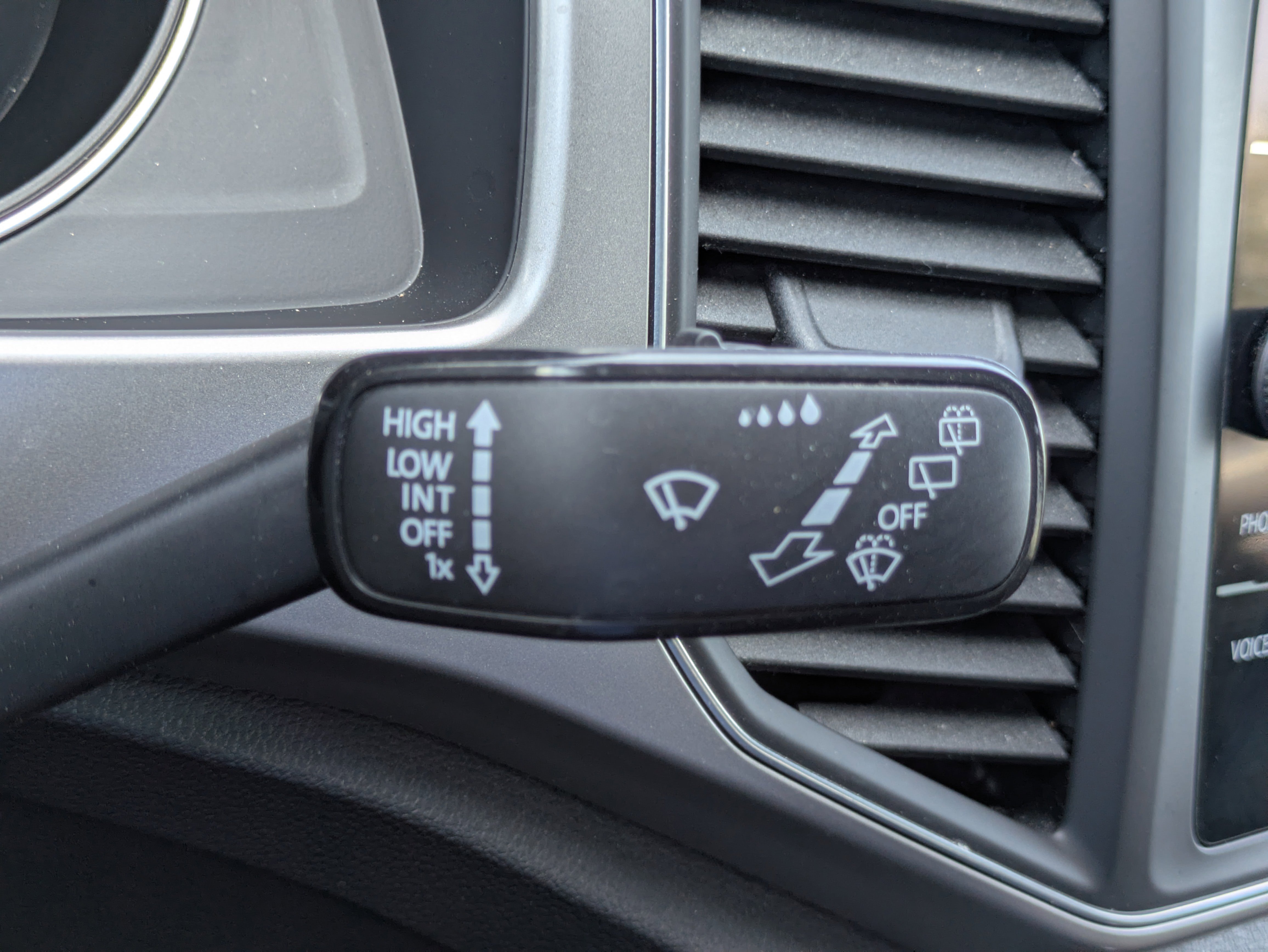 Used 2019 Volkswagen Atlas SE image 19