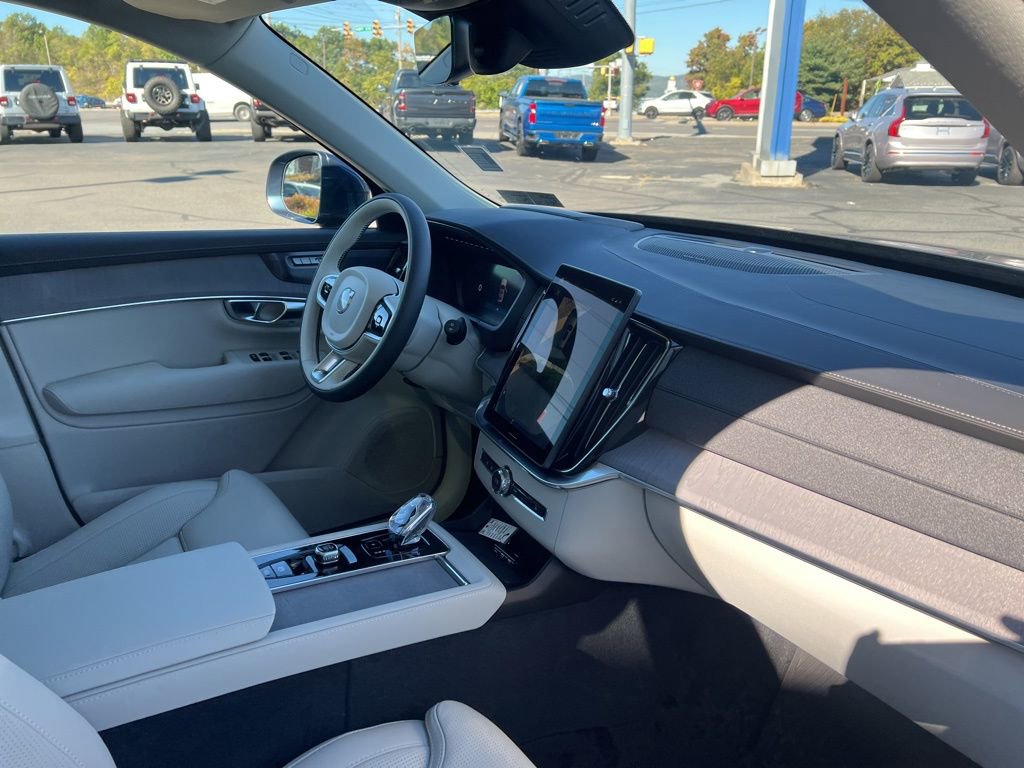 New 2026 Volvo XC90 B6 Ultra w/ Protection Package image 40