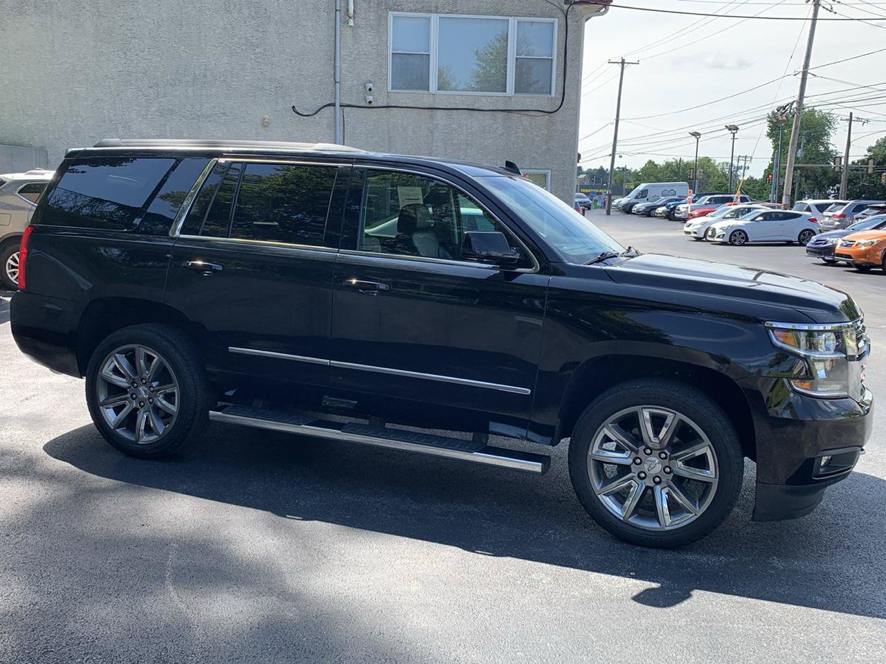 Used 2018 Chevrolet Tahoe LT w/ LT Signature Package AWD/4WD image 6