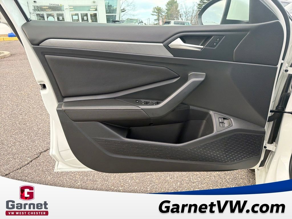Certified 2023 Volkswagen Jetta SE image 11