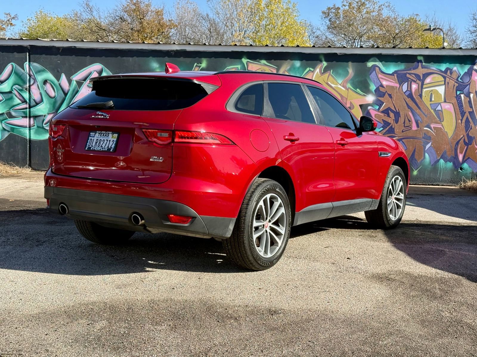Used 2018 Jaguar F-PACE Premium image 9
