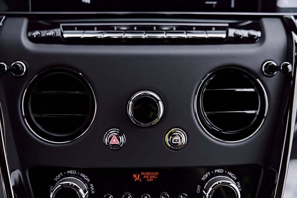 Used 2025 Rolls-Royce Cullinan Black Badge AWD/4WD image 74