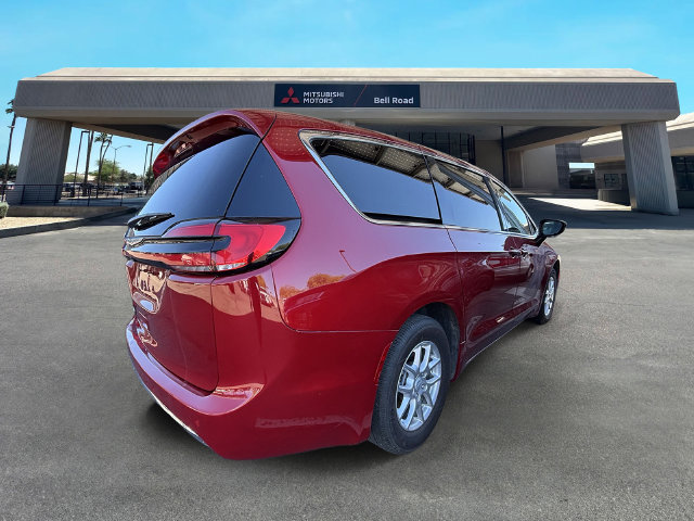 Used 2025 Chrysler Pacifica Select FWD image 6