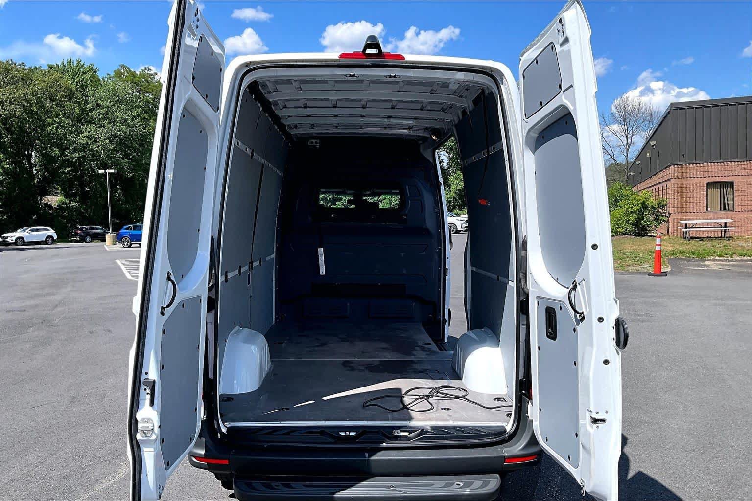Used 2020 Mercedes-Benz Sprinter 2500 image 34