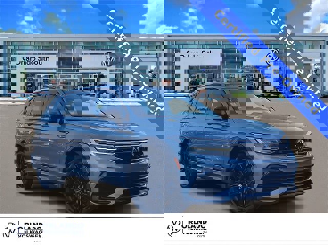 Certified 2022 Volkswagen Tiguan SE R-Line image 1