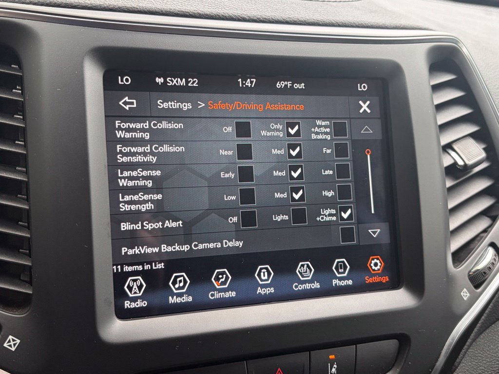 Used 2022 Jeep Cherokee Latitude Lux AWD/4WD image 23