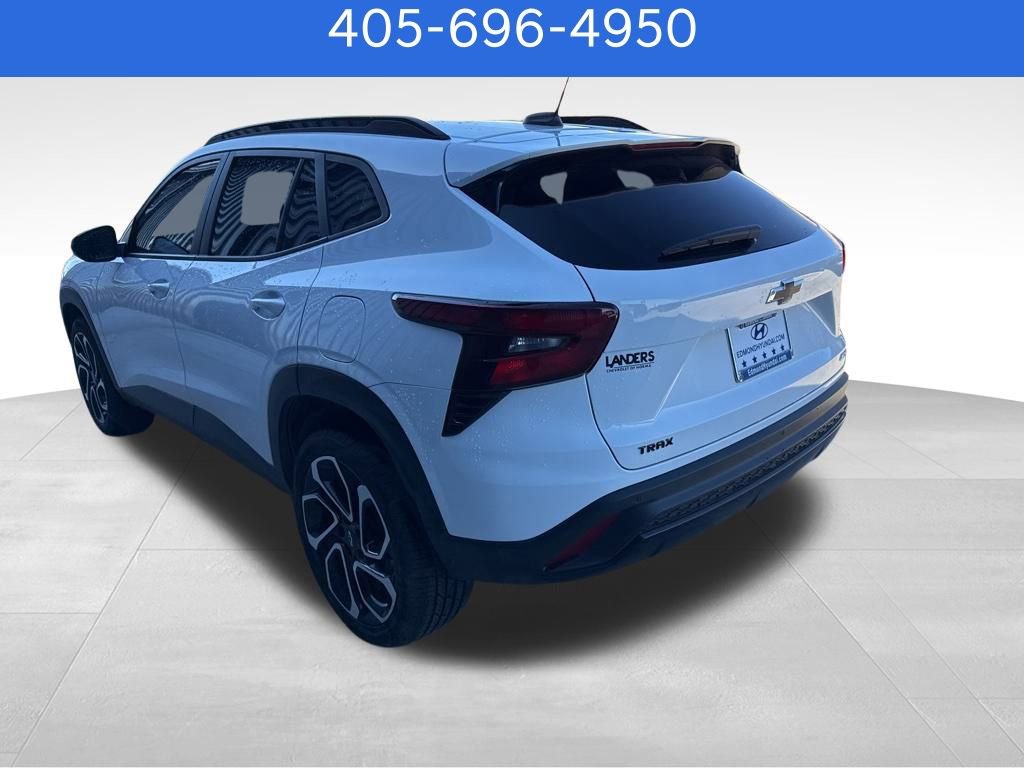 Used 2025 Chevrolet Trax RS w/ Driver Confidence Package FWD video 4