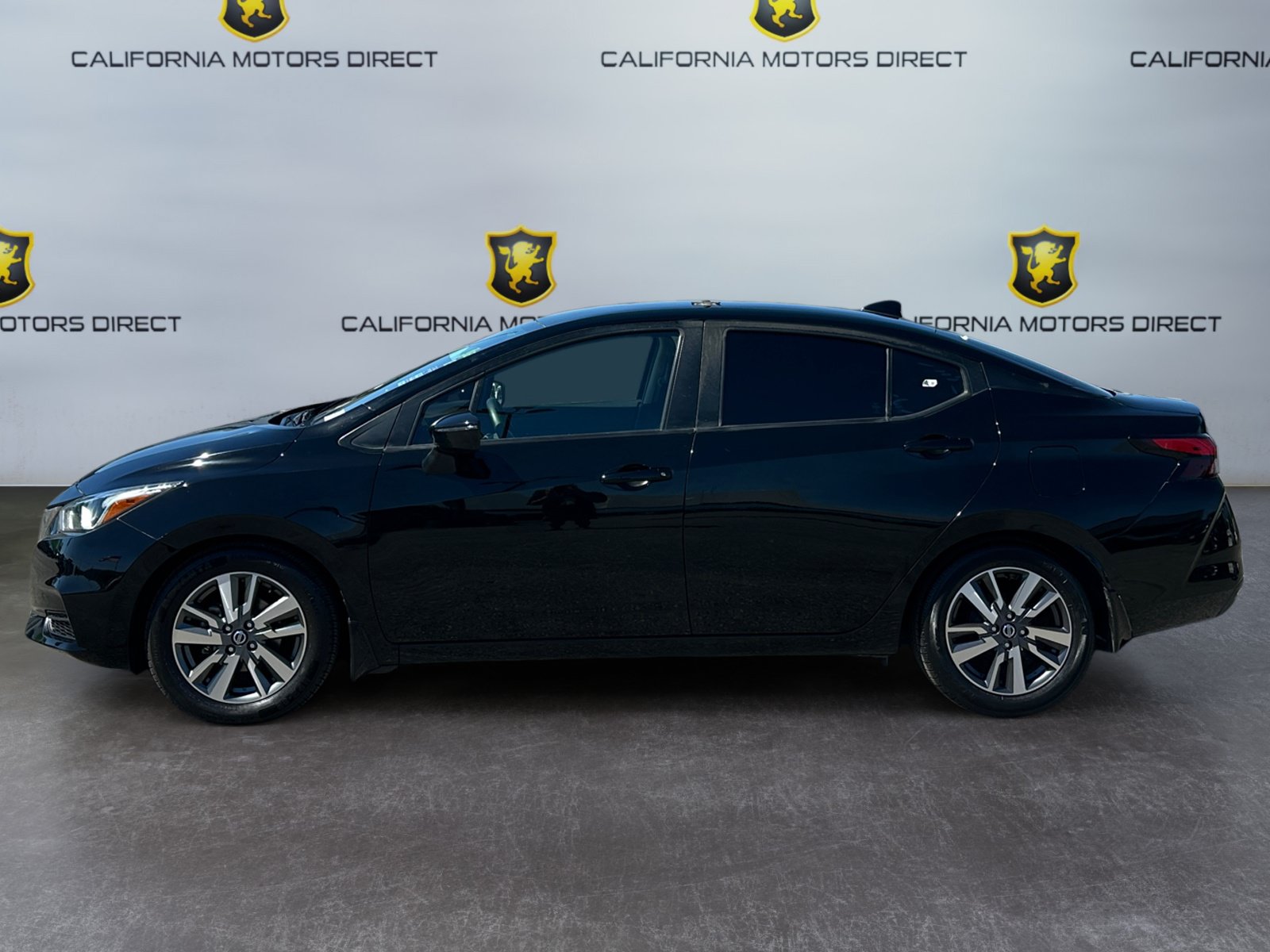 Used 2020 Nissan Versa SV FWD image 2