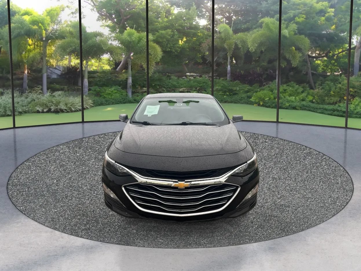 Used 2022 Chevrolet Malibu LT FWD image 2