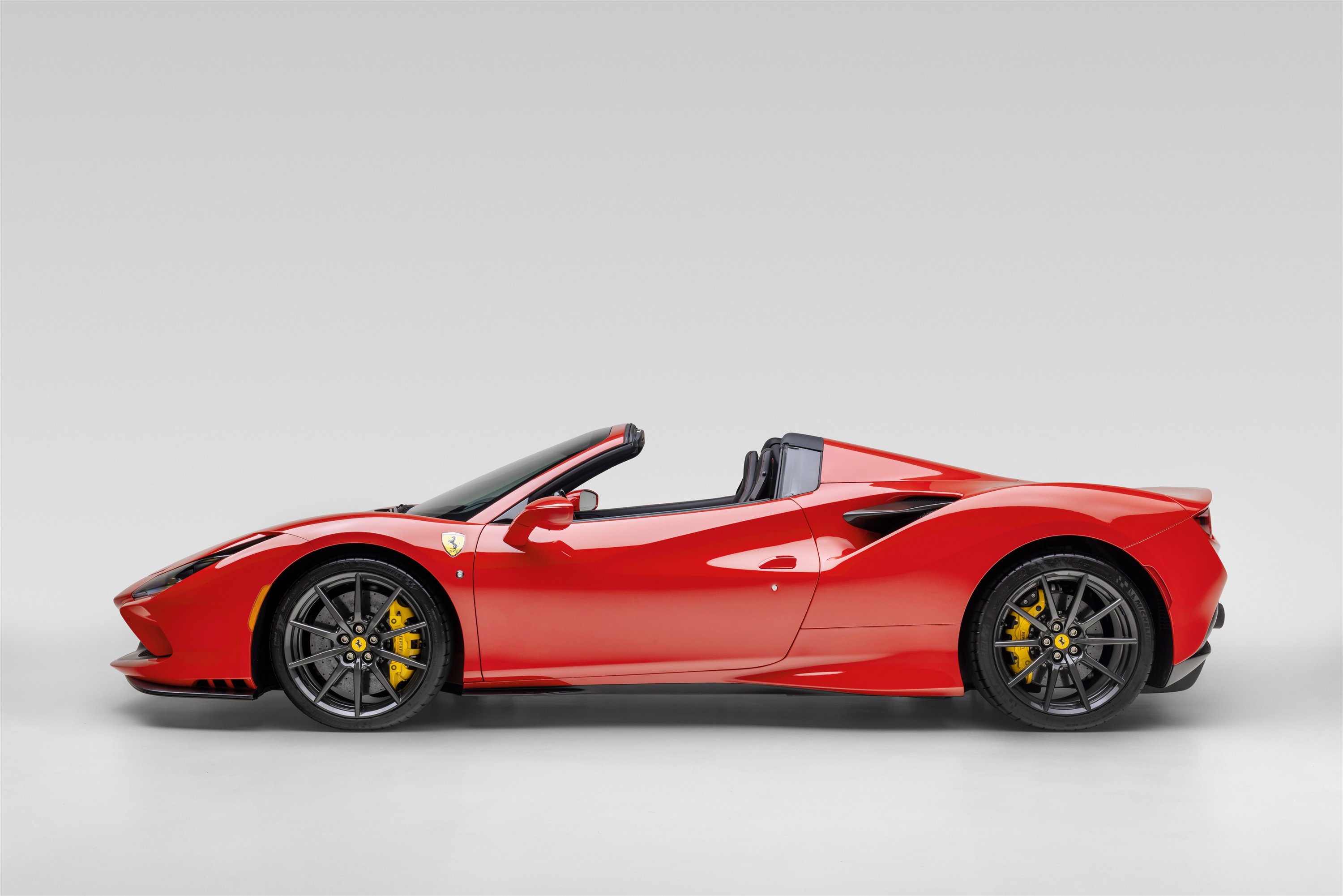 Certified 2022 Ferrari F8 Tributo RWD image 4